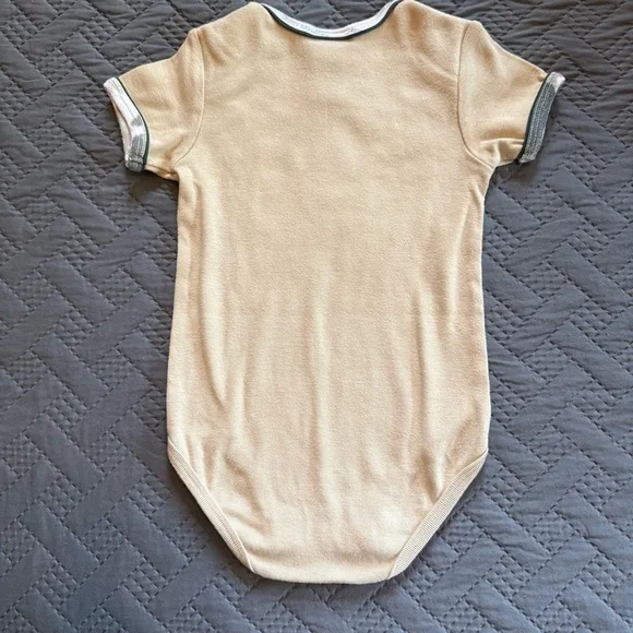 Harley-Davidson Tan Baby Onsie and Bib Set - Picture 6 of 7